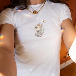 WLW Fairies Baby T-shirt HBTQ Pride T-shirt Cottagecore Y2K Unika Grafiska T-shirts Damtröjor Sapphic Lesbisk Bi Gay Crop Top Fjäril