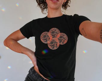 Camiseta infantil Disco Ball, camiseta feminina Y2K ajustada, preta e vermelha, camiseta retrô com estampa, roupa vintage, show do Harry, look para balada, ideia de presente