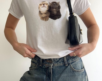 Retro Cat Baby Tee, Y2K Womens Fitted Tshirt, 90s Baby Tee, Coquette Crop Top, Cute Cats Shirt, Kitten Lovers Tops, Vintage Graphic Tee, Fun