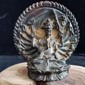 Old item Thousand-Handed Guanyin Bodhisattva Statue Goddess of Compassion and Healing Meditating Sculpture Tathagata Guanyin Quan Yin Zen 11