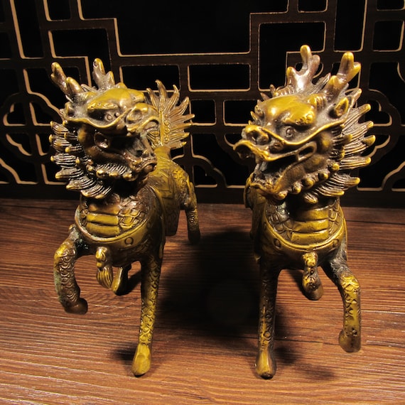 真鍮製の獅子像ペア – 風水装飾/アンティークコレクション