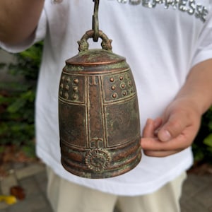 Dzwonek Chung z zabytkowej tybetańskiej świątyni z miedzianą patyną, dzwonek błogosławieństwa z Nepalu, dzwonek wietrzny Feng Shui Fortune, dzwonek Buddy do ogrodu, wiszący prezent