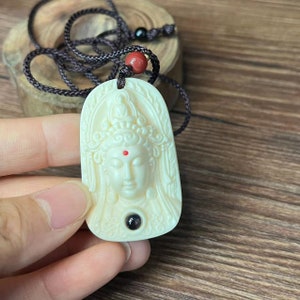 Powodzenia Guan Yin Głowa Naszyjnik Luksusowy Wisiorek Biżuteria Prezent Bogini Współczucia Miłosierdzia Feng Shui Amulet Kwan Yin dla Zdrowego Bogactwa BEA017