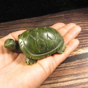 Green Jade, Vintage nature Stone, Crystal Turtle statue, Feng shui decor, Stone Carving Figurines, Tortoise Statues, tea pet gemstone MC0184