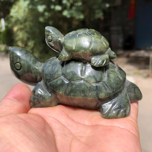 翡翠亀さん置物 Amazon.co.jp: 翡翠亀像 天然翡翠宝石 かわいい動物の彫刻 長寿