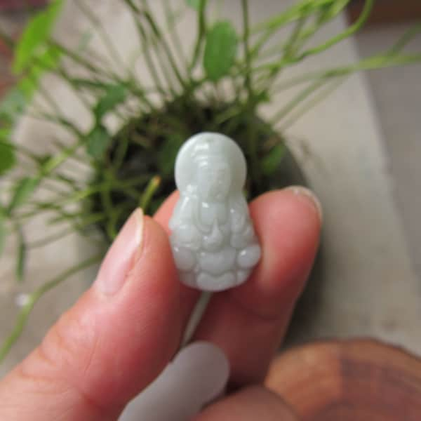 mt0371 get 5 natural jade hand carved Guanyin bodhisattva  pendant  Amulet Pendants Natural Perfect High Ice Grade A  Green Jade Carved