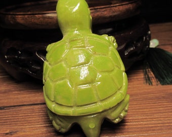Small Cute Green Jade Stone Sea Turtle Statue Hand-Carved Crystal Quartz Mineral Specimens reiki Serpentine Carving Tortoise Stone Healing