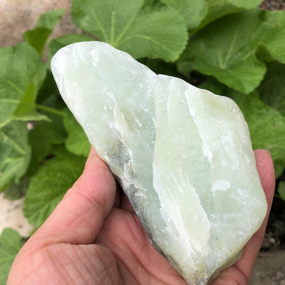 229.9g 本物の天然グリーン翡翠原石鉱石標本 風水幸運石 瞑想形而上学 