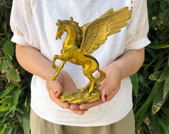 Estatua de Pegaso de latón, caballo volador del cielo, caballo alado de cobre, escultura de latón, figura coleccionable de animal para decoración del hogar en la sala de estar, regalo 696