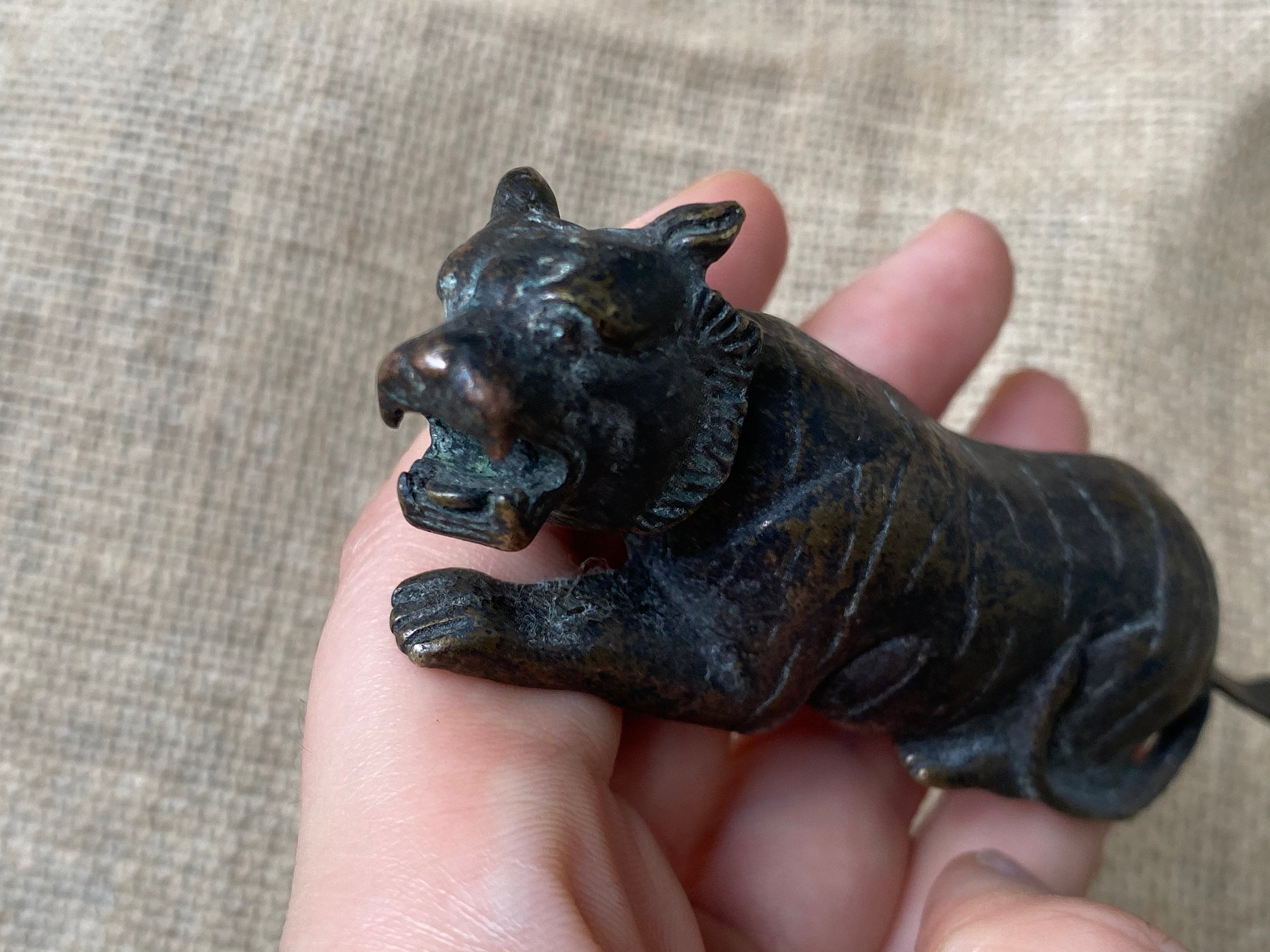 ヴィンテージスタイルのブロンズタイガーロック、中国清朝