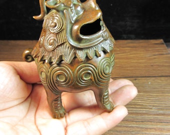 Vintage Style copper Chinese Foo Dog Lion Dragon Statue Incense Holder Censer Incense Burner cone incense ash catcher backflow asian MT05612