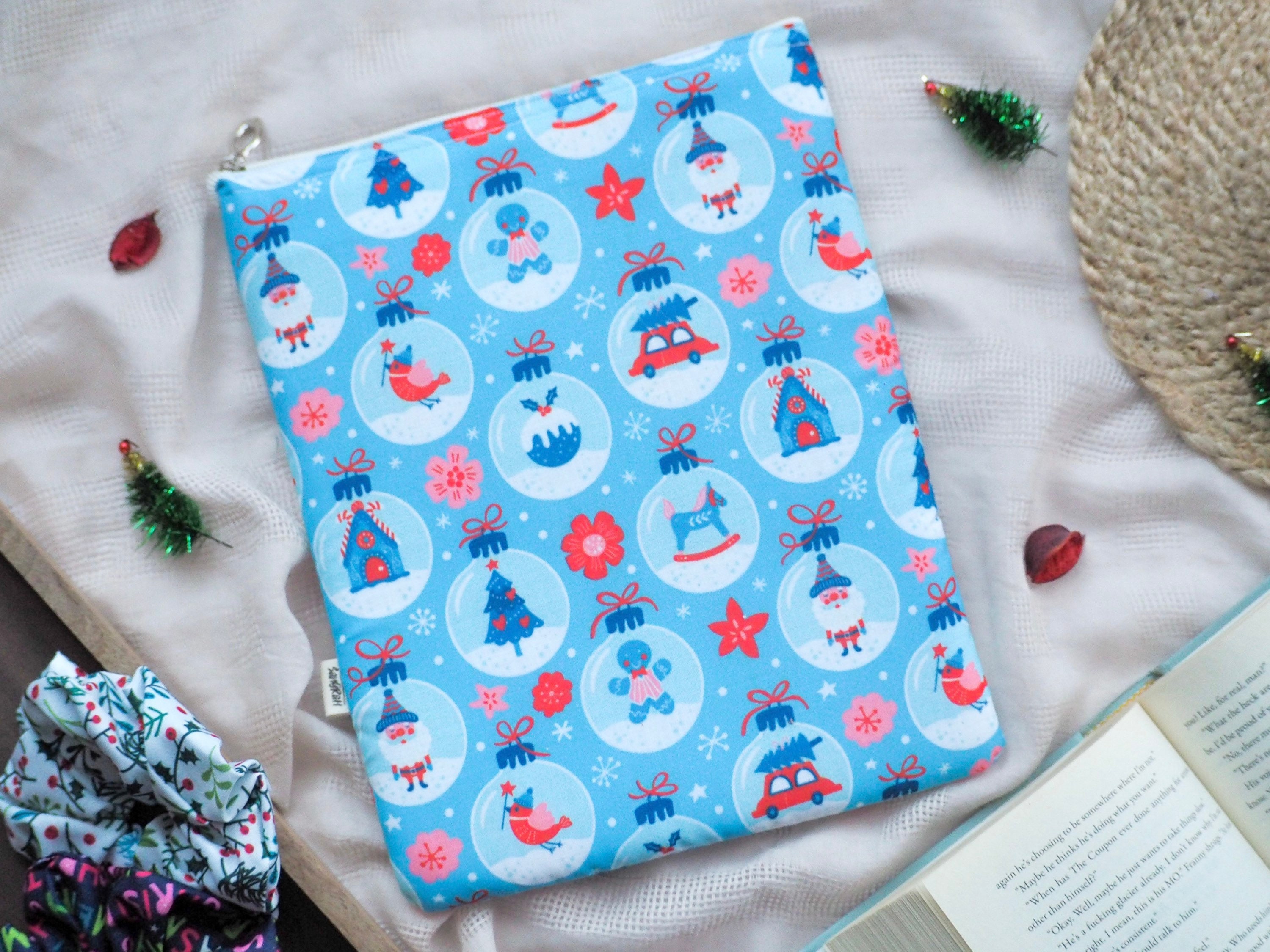 Christmas Book Sleeve with Zipper | Christmas ornament Sleeve | Holiday Pattern Kindle Sleeve | Gift under 20 | Gift for her