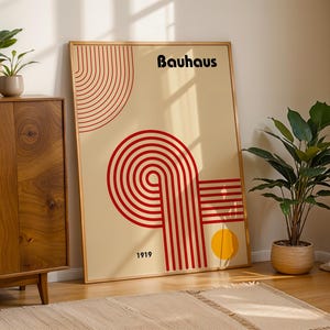 Bauhaus rode bogen muurdecoratie, abstracte zon in mid-century modern stijl, verticale geometrische print, minimalistische lijntekening, tentoonstellingsdecoratie voor thuis