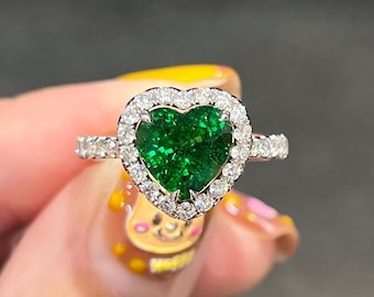 Beautiful Heart Cut Tsavorite Garnet Ring Vintage And Unique Design Green Tsavorite Ring 925 Sterling Silver Ring beautiful Garnet Ring.