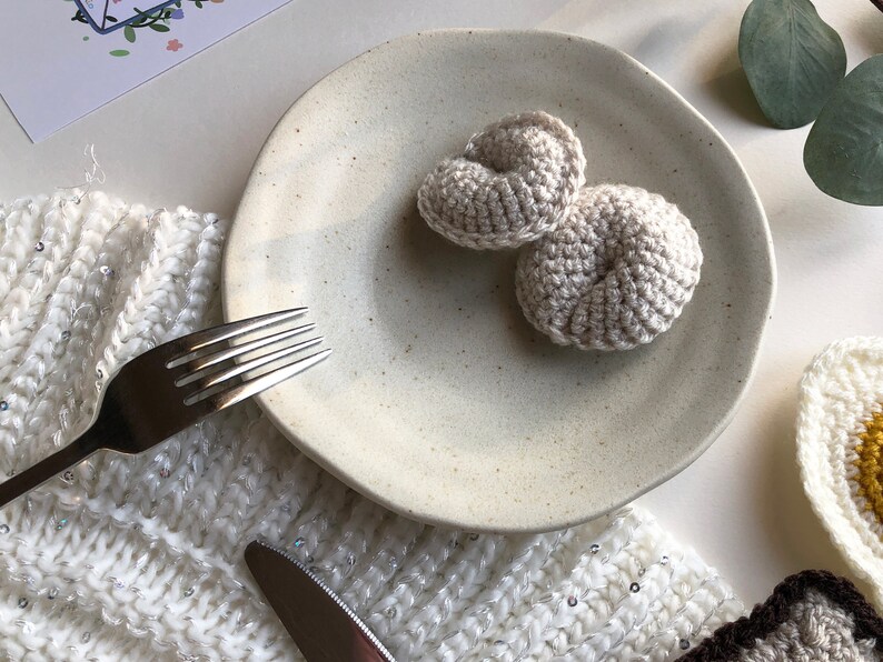 Crochet Breakfast Catnip Toy,Toast toy,Cat Birthday Gifts,Fried Egg, Handmade Mushroom Toy,Cookies Catnip Toy,Play Food Set,Oreo Cakes, Fortune Cookie(2PCS)