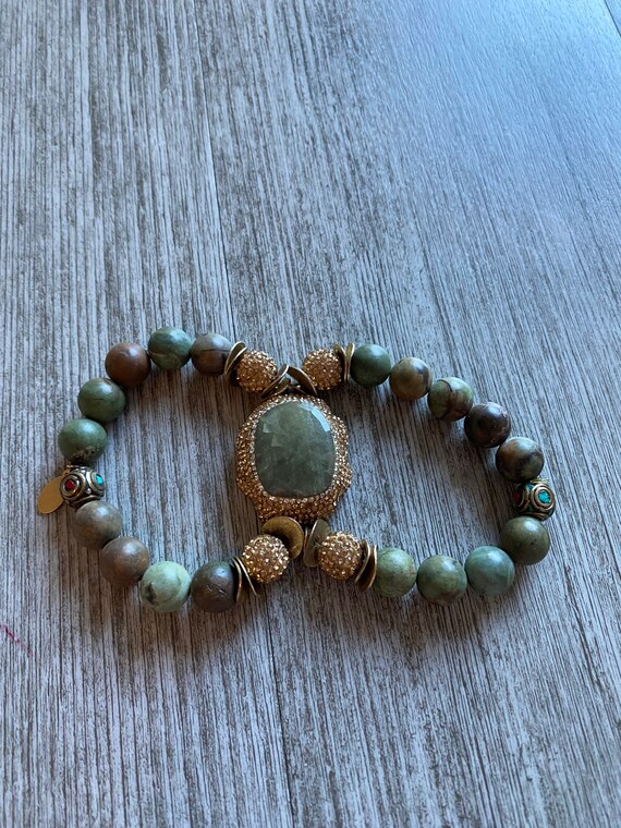 Double strand bracelet, small beads, has large mi… - image 4