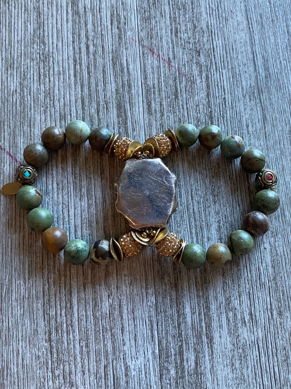 Double strand bracelet, small beads, has large mi… - image 9
