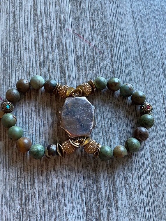 Double strand bracelet, small beads, has large mi… - image 3