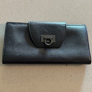 Cartera Salvatore Ferragamo en tono bronce con numerosos compartimentos Usada