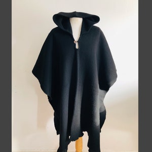 Schwarz, Unisex, Original, Südamerikanisch, Poncho, Kapuze, Handgemacht, Mantel, Cape, HANDGEWEBTE, Fair Trade Poncho, EINE GRÖSSE, Perfekt als Geschenk Bild 3