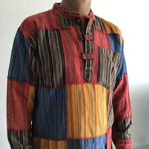Patchworkshirt heren: handgemaakte katoenen hippietop zonder kraag