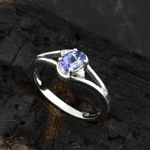 Tanzanite Ring, Oval Shape, Anniversary Ring / 14 k Solid Gold December Birthstone, Beautiful Ring, Gift For Wife, Rings for Women
