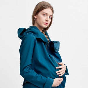 Capa de chuva Softshell para carregar bebês, capa de chuva longa para mulheres grávidas com extensor de painel para carregar bebês, capa de chuva para carregar bebês azul-petróleo