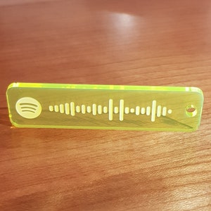 Custom key holder in transparent plexi with Spotify code