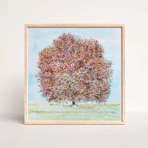 Pode incluir: Uma pintura a aquarela de uma grande árvore com folhas vermelhas, rosadas e verdes. A árvore é cercada por um céu azul claro e um campo verde. O texto "Porque se deleitam na lei do Senhor, e na sua lei meditam de dia e de noite. São como árvore plantada junto a correntes de águas, que dá o seu fruto em seu tempo, e a sua folha não se murcha; e tudo o que fazem prospera." está escrito na parte inferior da pintura.