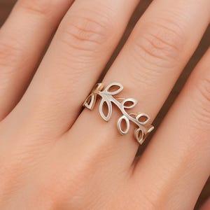 Laurel Wreath Ring, Sterling Silver Leaf Ring – Nature-Inspired Band for Women, Boho Minimalist Jewelry, Gift for Her