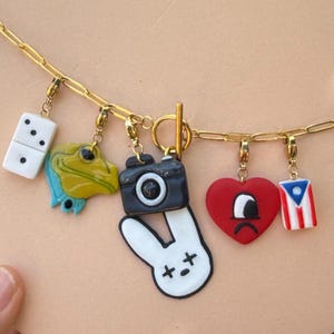 Collana con ciondolo Bad Bunny, collana con ciondolo multi-argilla per Porto Rico, chiusura a gancetti con graffetta in oro e argento, accessori per concerti Dtmf.