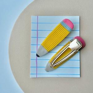 Grampo de cabelo de argila lápis, presilha de cabelo de professor, acessórios de cabelo de volta às aulas, presentes de semana de agradecimento para professores, broches de cabelo de lápis.