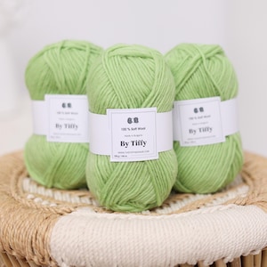 Super Bulky Apple Green Wool Yarn, Chunky Wool, Giant Pure Wool, Thick Knitting Yarn, Jumbo Felting Yarn, Natural Fiber Wool, Jumbo Yarn