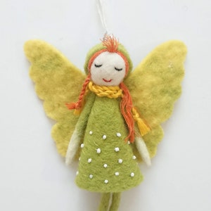 Décorations en feutre vert fée avec des ailes
