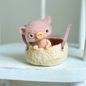 Handmade felted pig pet for Blythe Doll, miniature funny little pink pig, collectible toy, lovely pig gift.