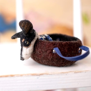 Set dog + basket,  felted pets  for custom Blythe doll , dog memories portraits , Blythe accessories, friends, companion for doll
