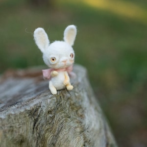 Blythe miniature rabbit, pets  for custom Blythe doll,  BJD doll, miniature white felted rabbit, handmade little rabbit, Ob11 doll pet