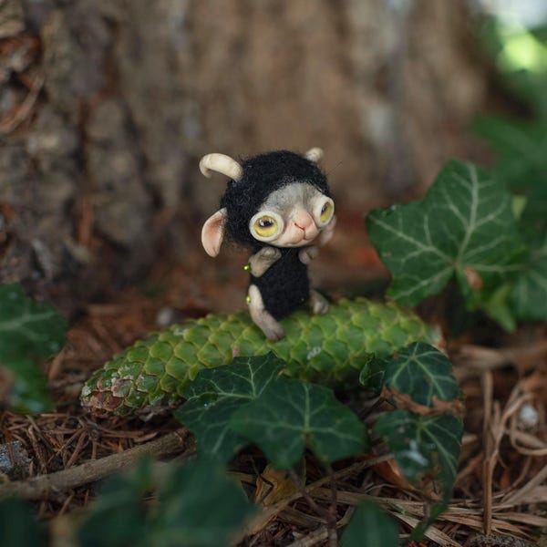 Halloween Black Ram for Blythe Doll, Miniature Felted Sheep with Horns, Gothic Doll Companion, Spooky Cute Collectible, OOAK Wool Art