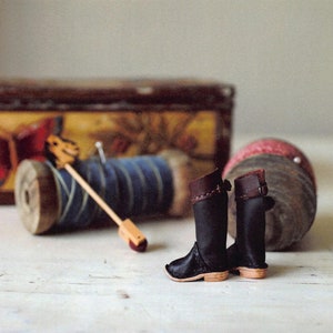 different styles of boots for the doll