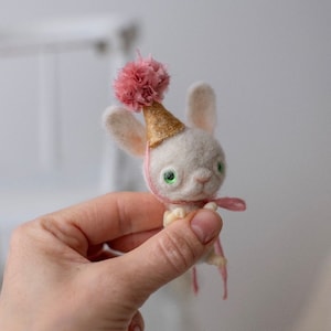 Blythe friends rabbit, pets  for custom Blythe doll,  BJD doll, miniature white  felted  rabbit, handmade little rabbit. Ob11 doll companion
