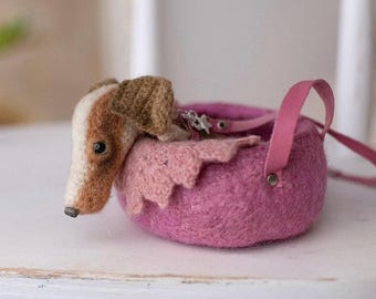 Felted Dachshund Dog in Basket: Blythe Doll Pet Companion