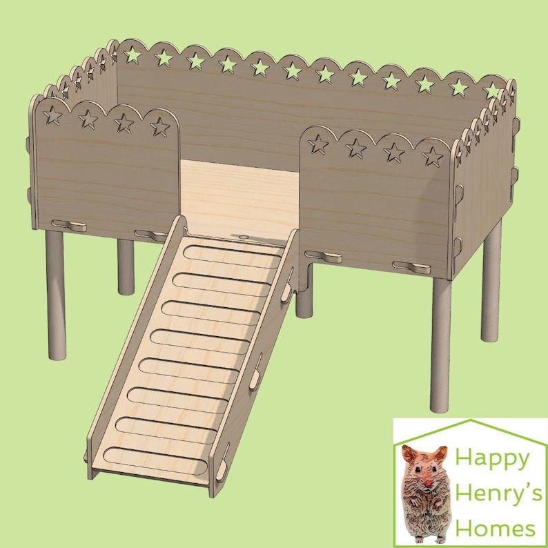 Puede incluir: Una casa de h&aacute;mster de madera con una rampa y recortes en forma de estrella a lo largo del borde superior. La estructura elevada tiene cuatro patas y una rampa para facilitar el acceso. El color natural de la madera le da un aspecto sencillo y limpio. La casa est&aacute; dise&ntilde;ada para mascotas peque&ntilde;as.