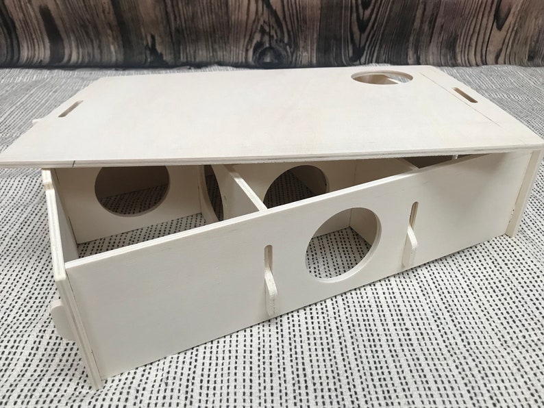 Large slot together multi chamber house for hamsters, made from formaldehyde free non toxic poplar plywood. Has 6 internal chambers, which are configurable to suit the quantity and sizes required. Main central entrance hole in front, with one in lid which can flipped to suit. Shown with lid partially removed.