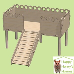 Puede incluir: Una casa de h&aacute;mster de madera clara con una rampa y bordes festoneados decorativos. La estructura elevada tiene cuatro patas y una entrada recortada. La casa est&aacute; dise&ntilde;ada para mascotas peque&ntilde;as y presenta un acabado de madera natural.