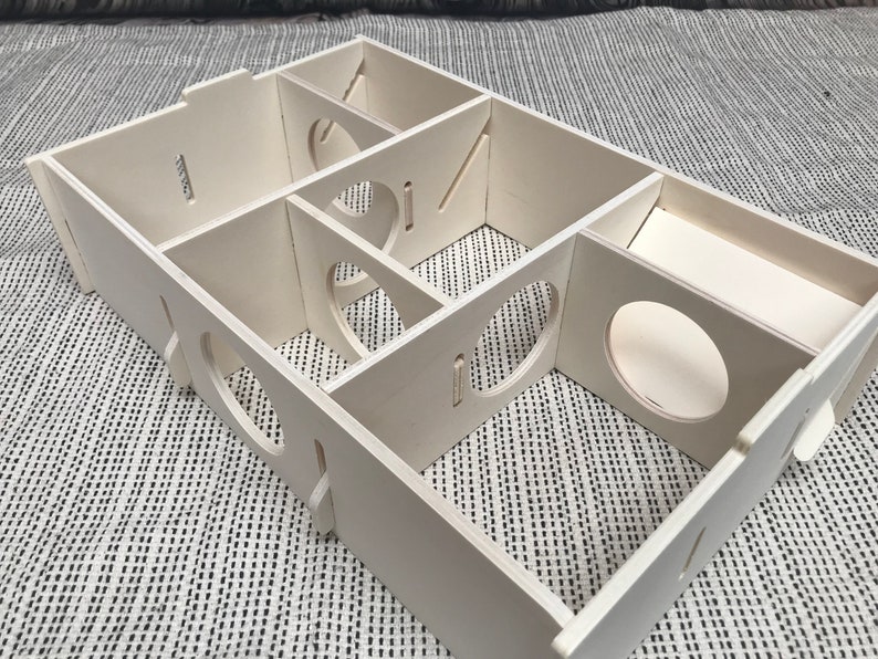 Large slot together multi chamber house for hamsters, made from formaldehyde free non toxic poplar plywood. Has 6 internal chambers, which are configurable to suit the quantity and sizes required. Shown with lid removed and ramp at rear right.