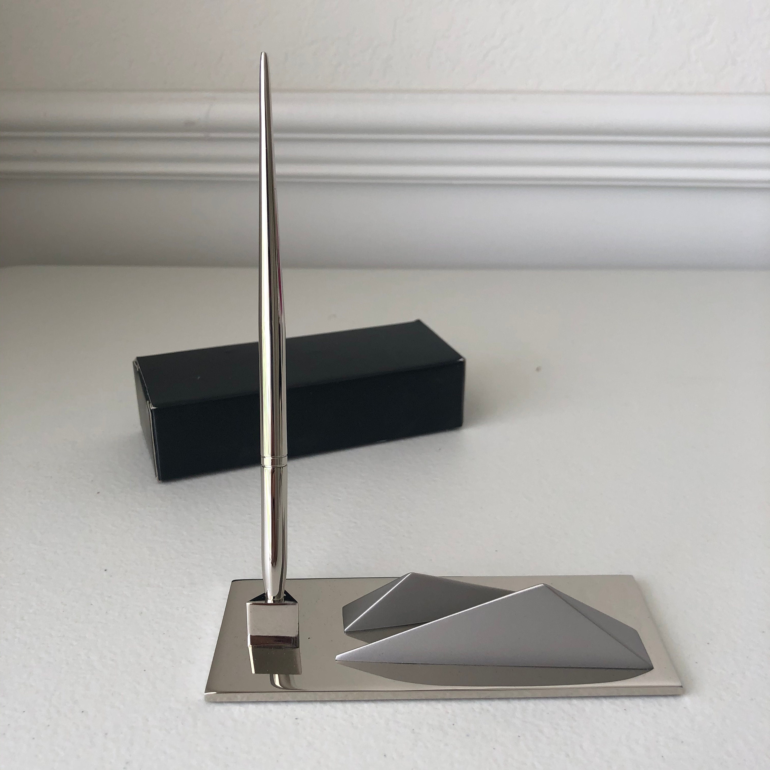 TRADITIONAL DESK CARD HOLDER main image 1