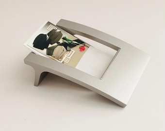 Tarjetero de escritorio de latón plateado, nuevo en caja.