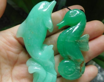 chrysoprase dolphin. carve dolphin necklace. gemstone craft dolphin. dolphin craft. dolphin pendant. chrysoprase carve seahorse necklace