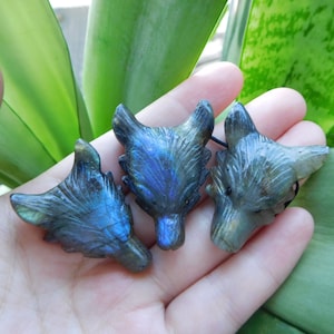 wolf head. wolf pendant pairs. labradorite wolf pendant. green flash labradorite wolf head necklace. wolf necklace for lover.