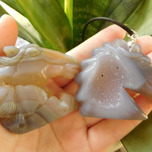geode agate horse. carve crystal. horse pendant. stone pendant. craft horse. natural gemstone horse. crystal craft. horse craft. horse craft